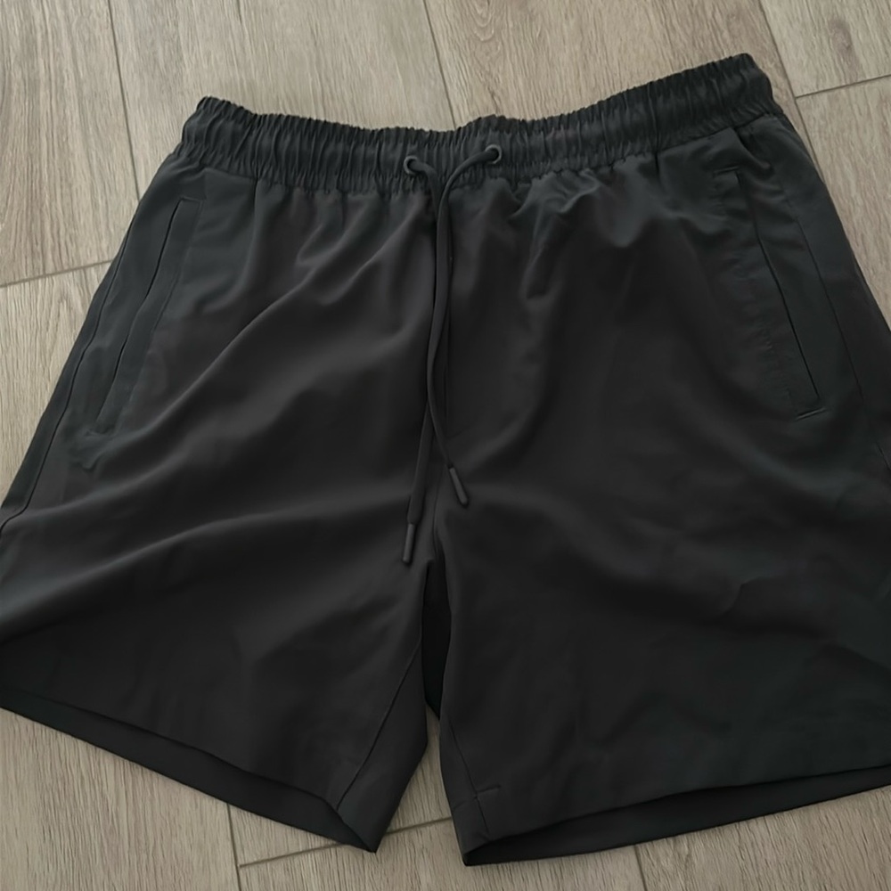 Forever 21 men shorts 
Hardly woren